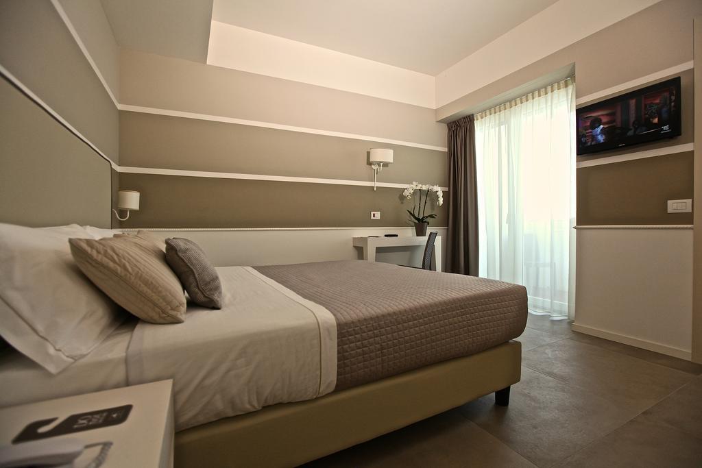 מארוטה Hotel Ambassador מראה חיצוני תמונה