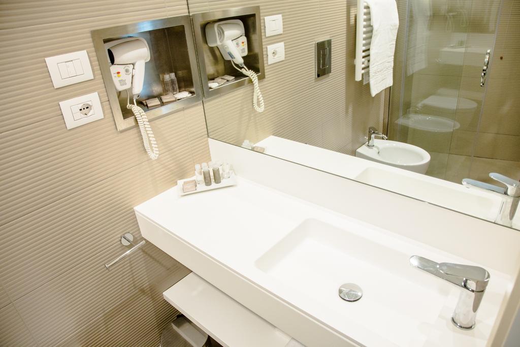 מארוטה Hotel Ambassador מראה חיצוני תמונה